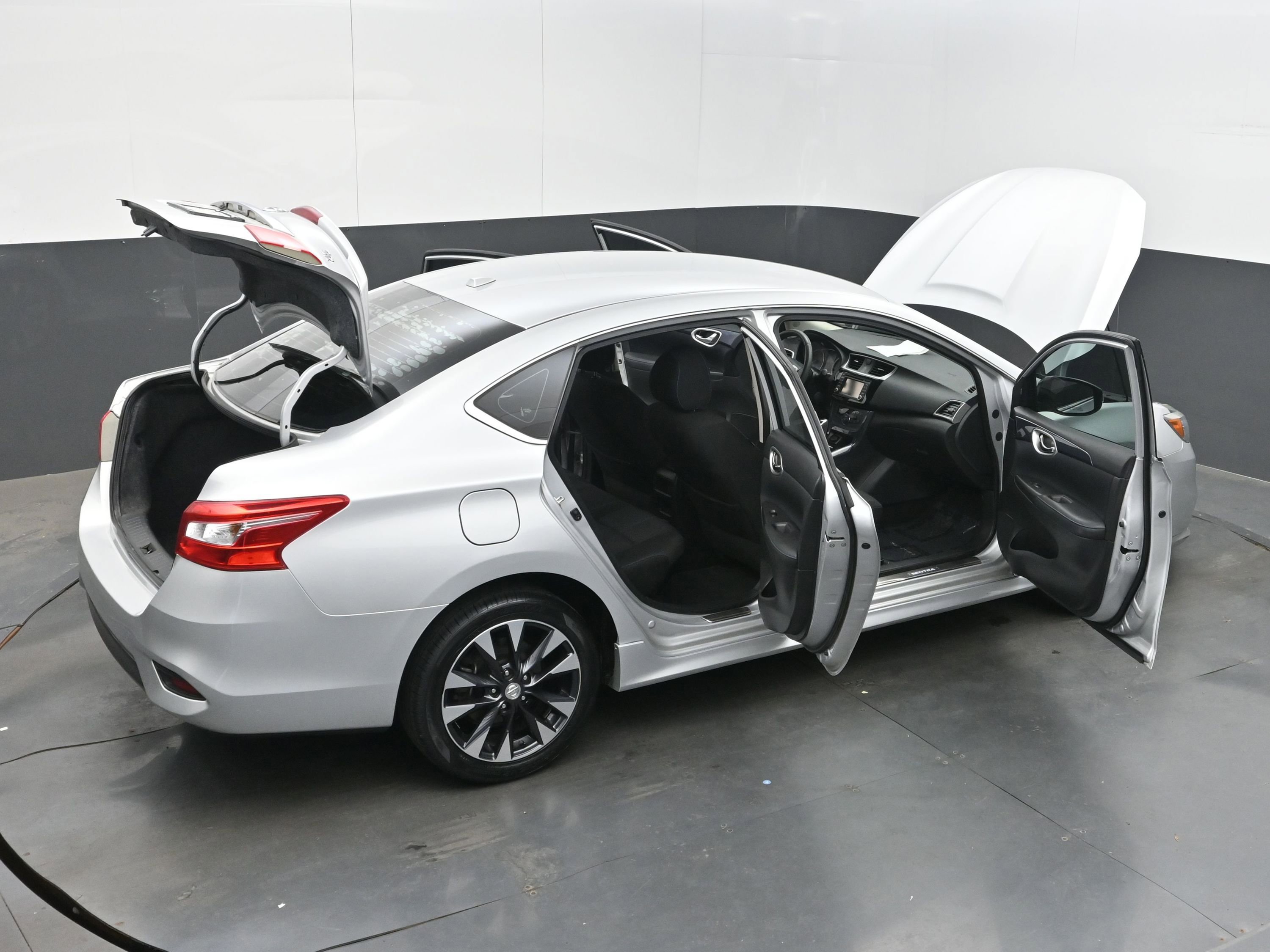 Used 2018 Nissan Sentra SR w/ Technology Package image 45