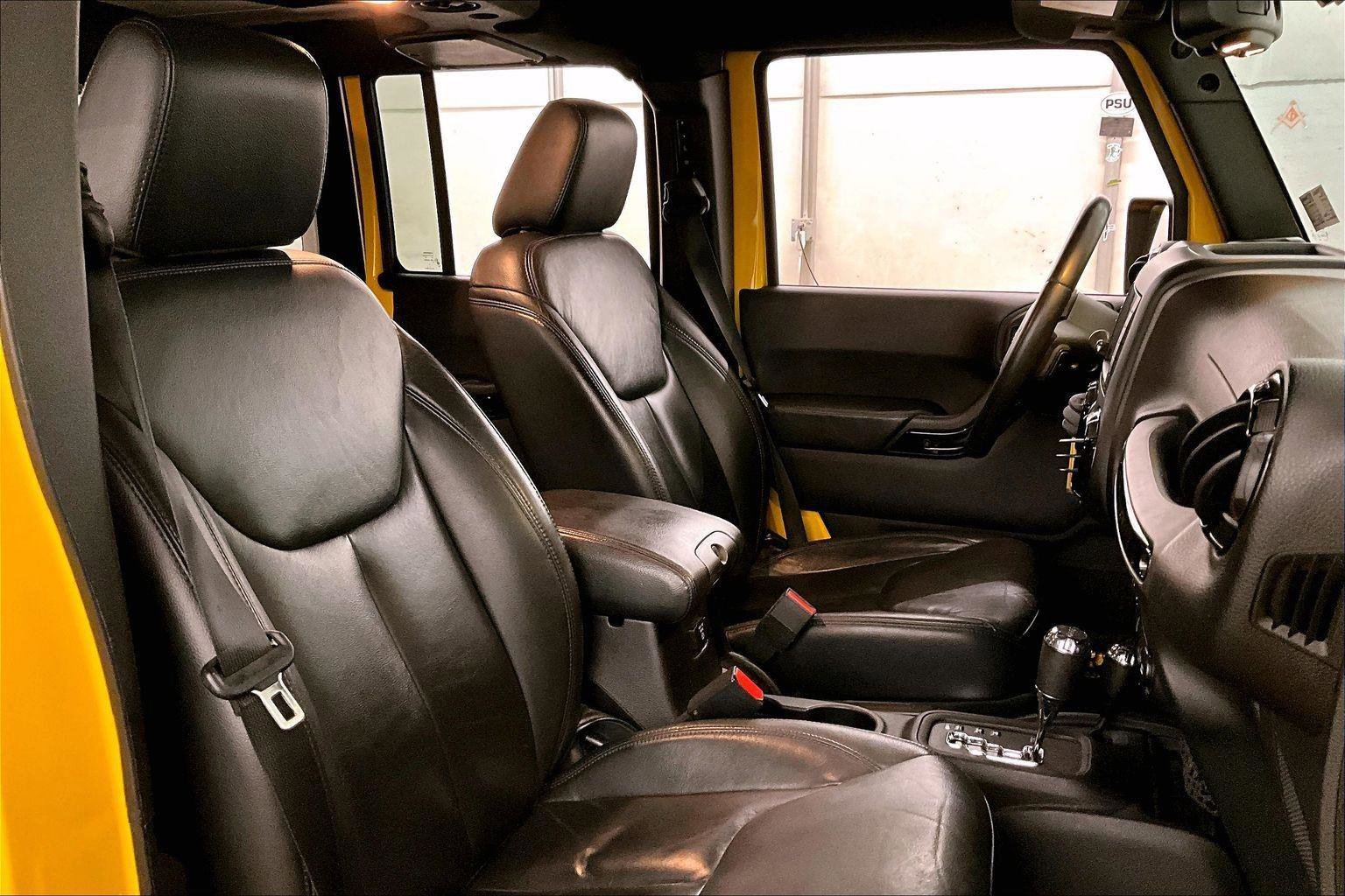 Used 2015 Jeep Wrangler Unlimited Sahara image 7