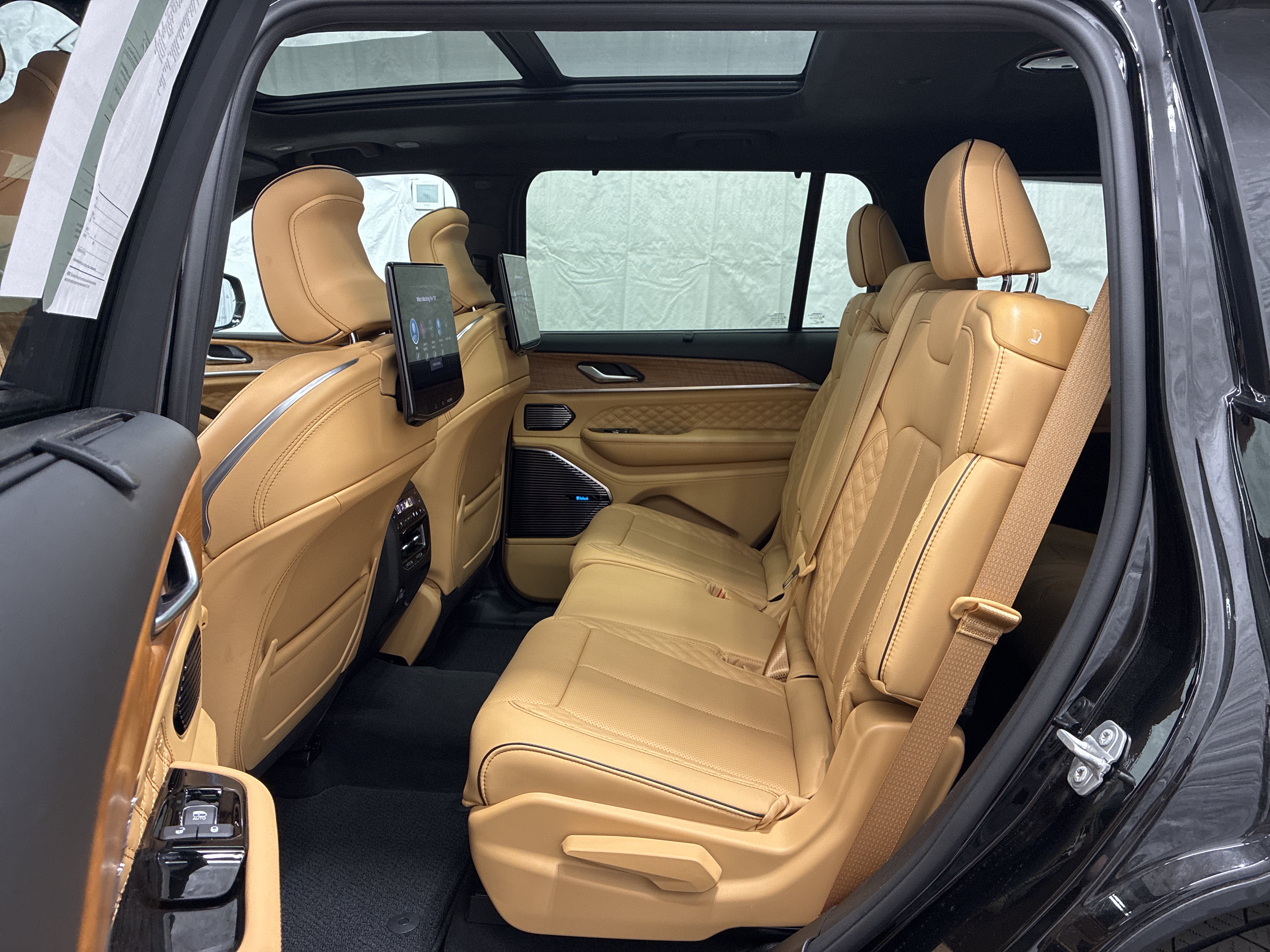 Certified 2024 Jeep Grand Cherokee L Summit AWD/4WD image 15