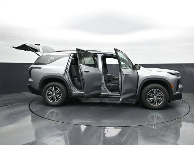 Used 2024 Chevrolet Traverse LT FWD image 44