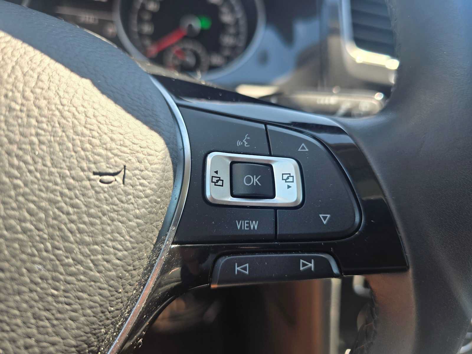 Used 2019 Volkswagen Golf S FWD image 32