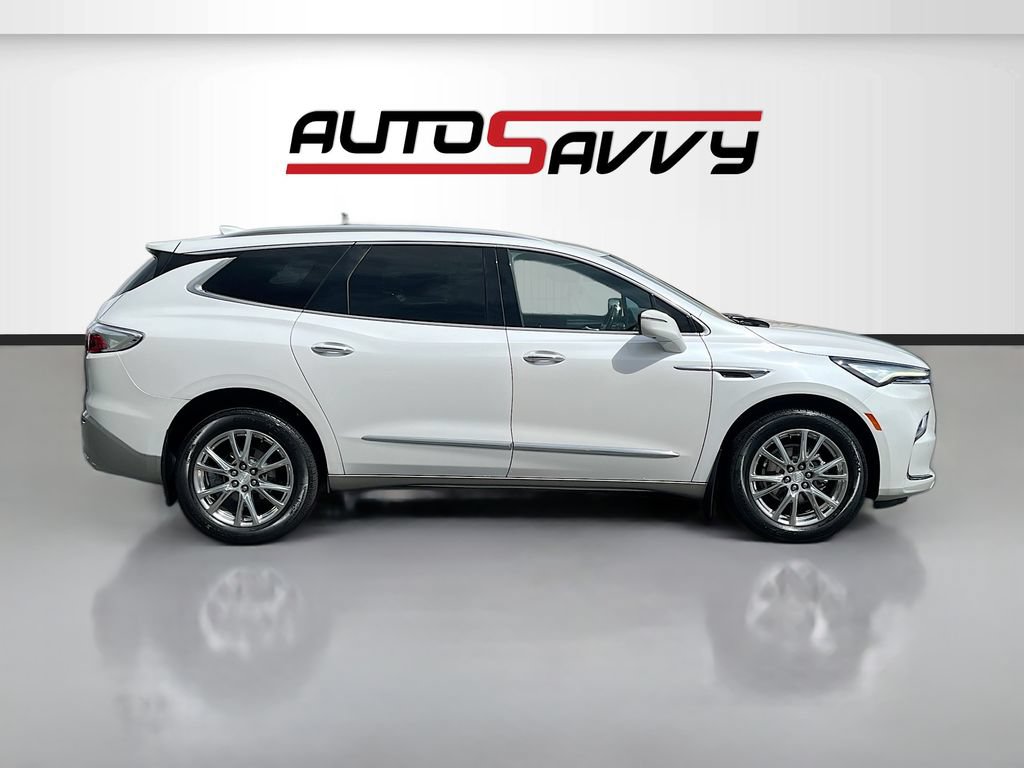 Used 2022 Buick Enclave Premium w/ Surround and Sites Package AWD/4WD image 8