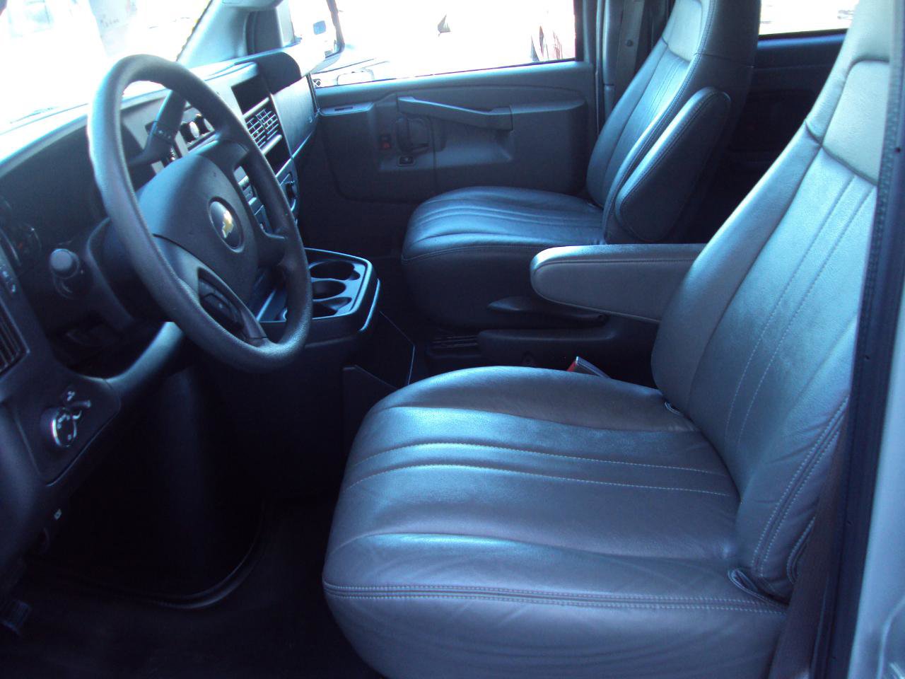 Used 2019 Chevrolet Express 3500 LS RWD image 18