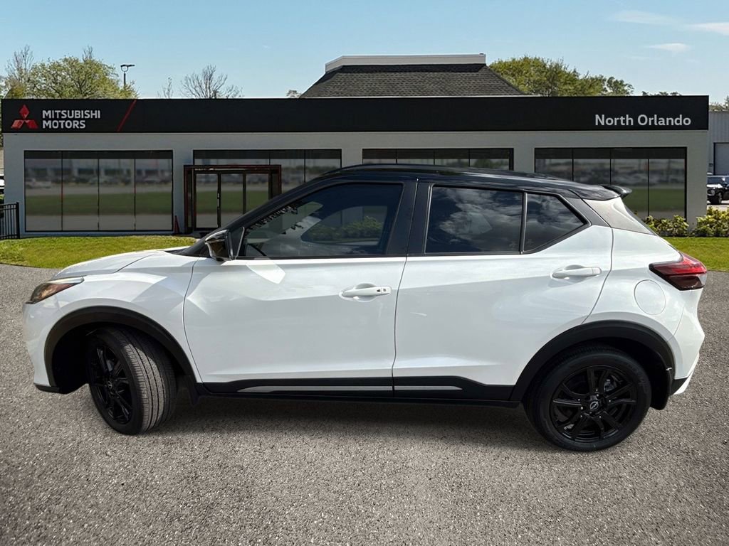 Used 2023 Nissan Kicks SR w/ SR Premium Package FWD image 2