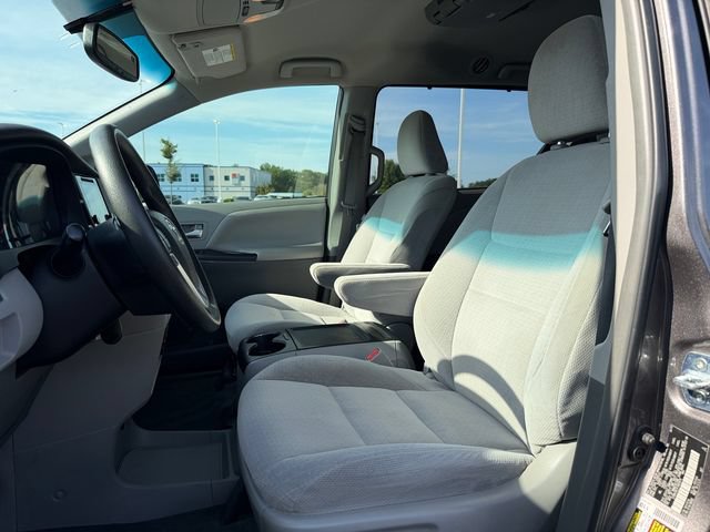 Used 2015 Toyota Sienna LE FWD image 14