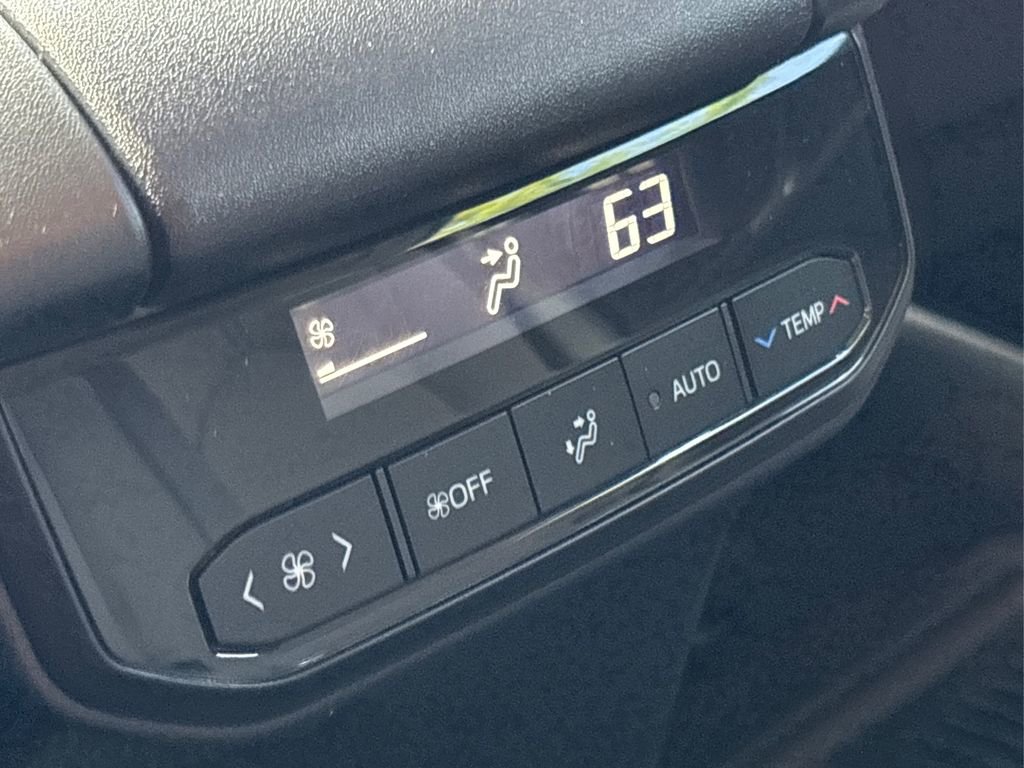 Used 2023 Toyota Highlander LE image 30