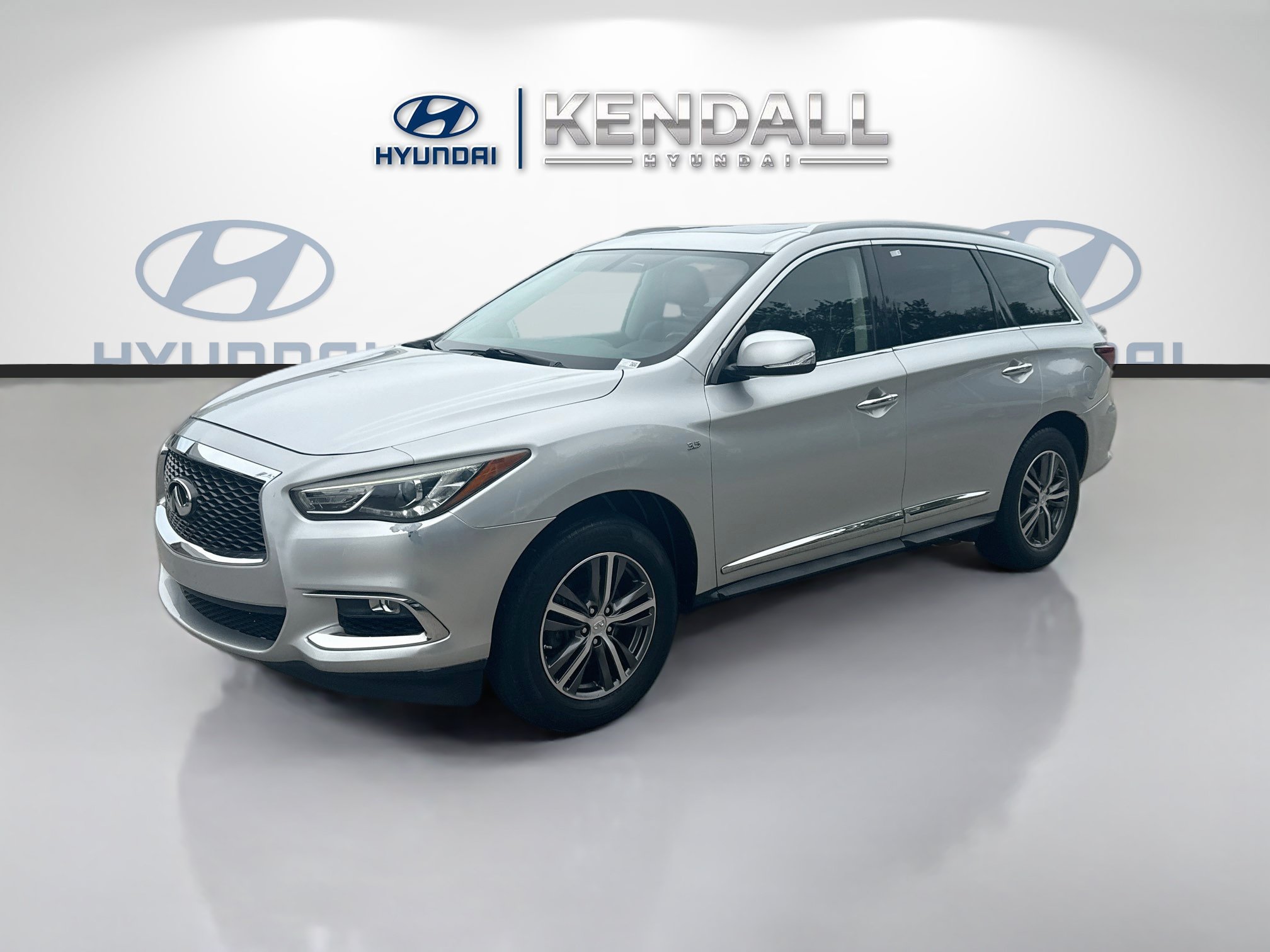 Used 2017 INFINITI QX60 Luxe w/ Premium Package AWD/4WD image 3