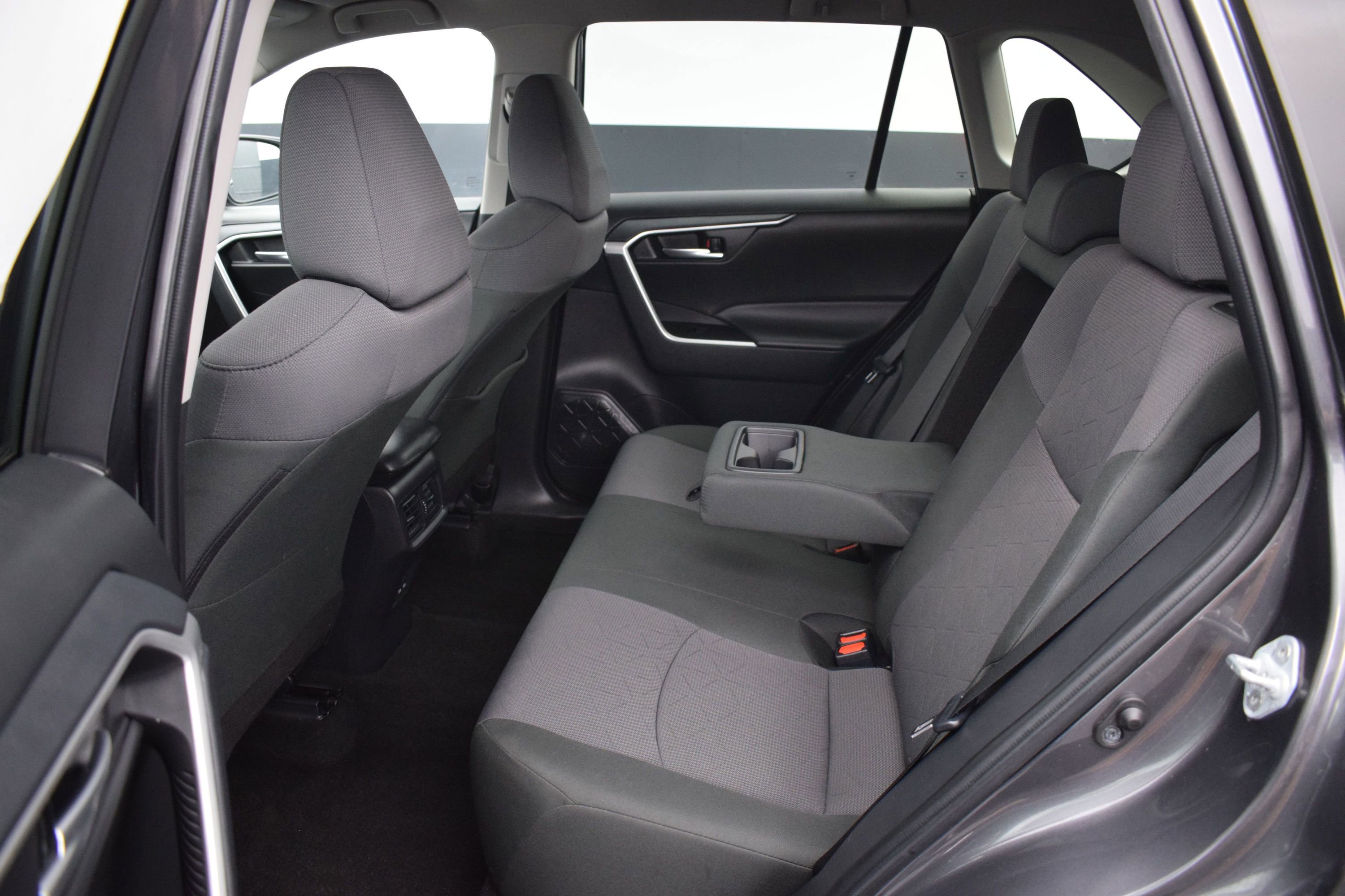 Used 2025 Toyota RAV4 XLE FWD image 12
