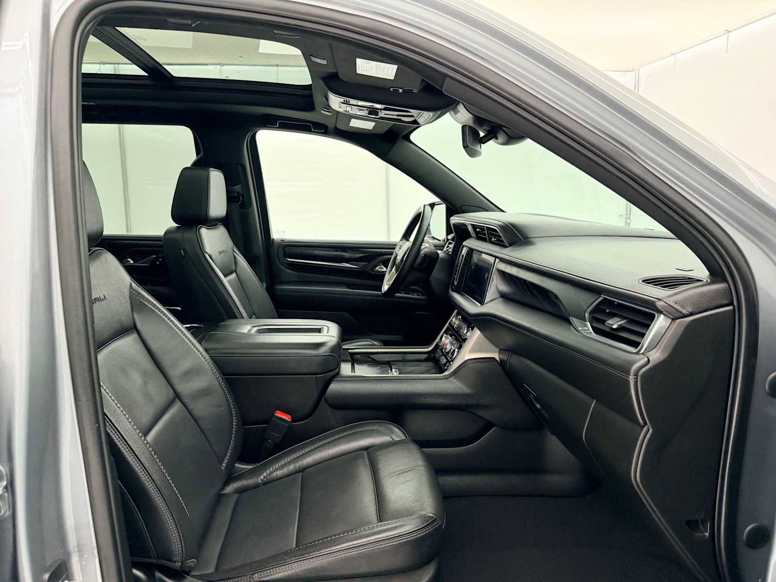 Used 2023 GMC Yukon Denali image 25