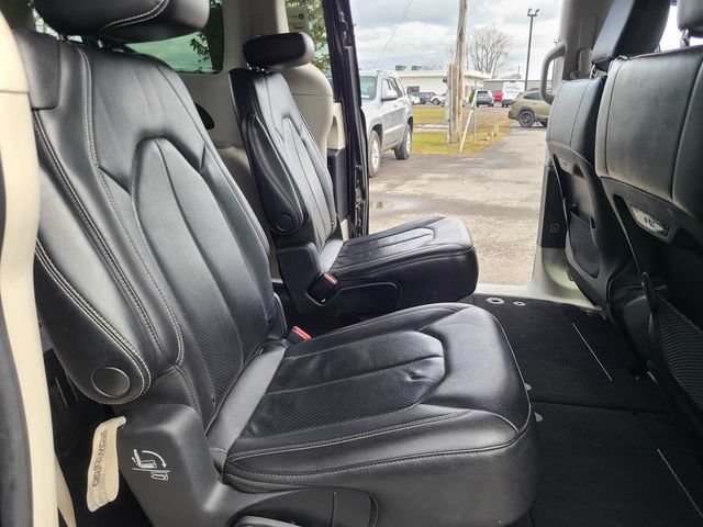 Used 2022 Chrysler Pacifica Touring-L FWD image 21