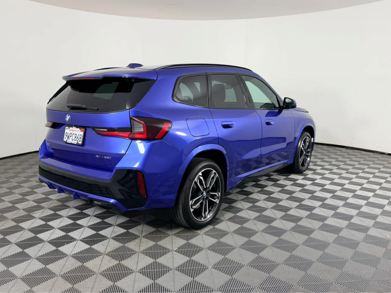 Used 2025 BMW X1 xDrive28i w/ Premium Package AWD/4WD image 3