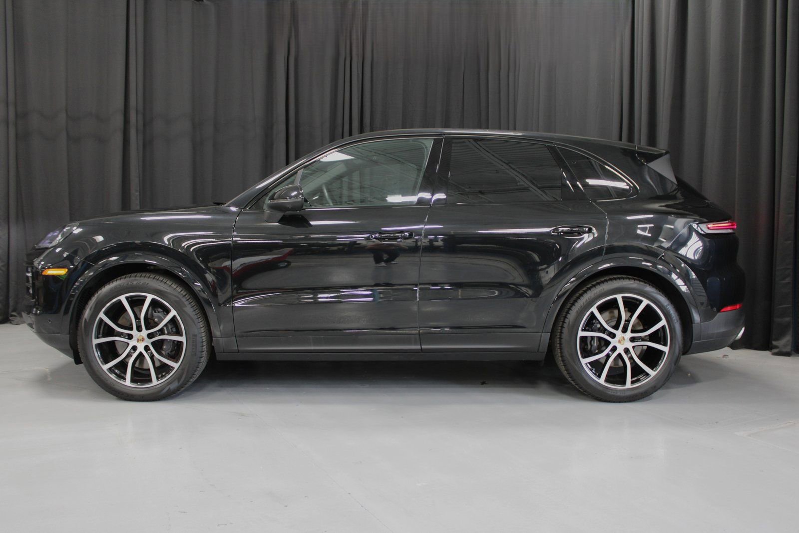 Certified 2025 Porsche Cayenne image 2