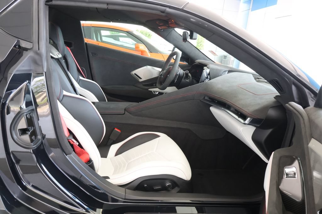 Used 2023 Chevrolet Corvette Stingray Premium Conv w/ Z51 Performance Package RWD image 44