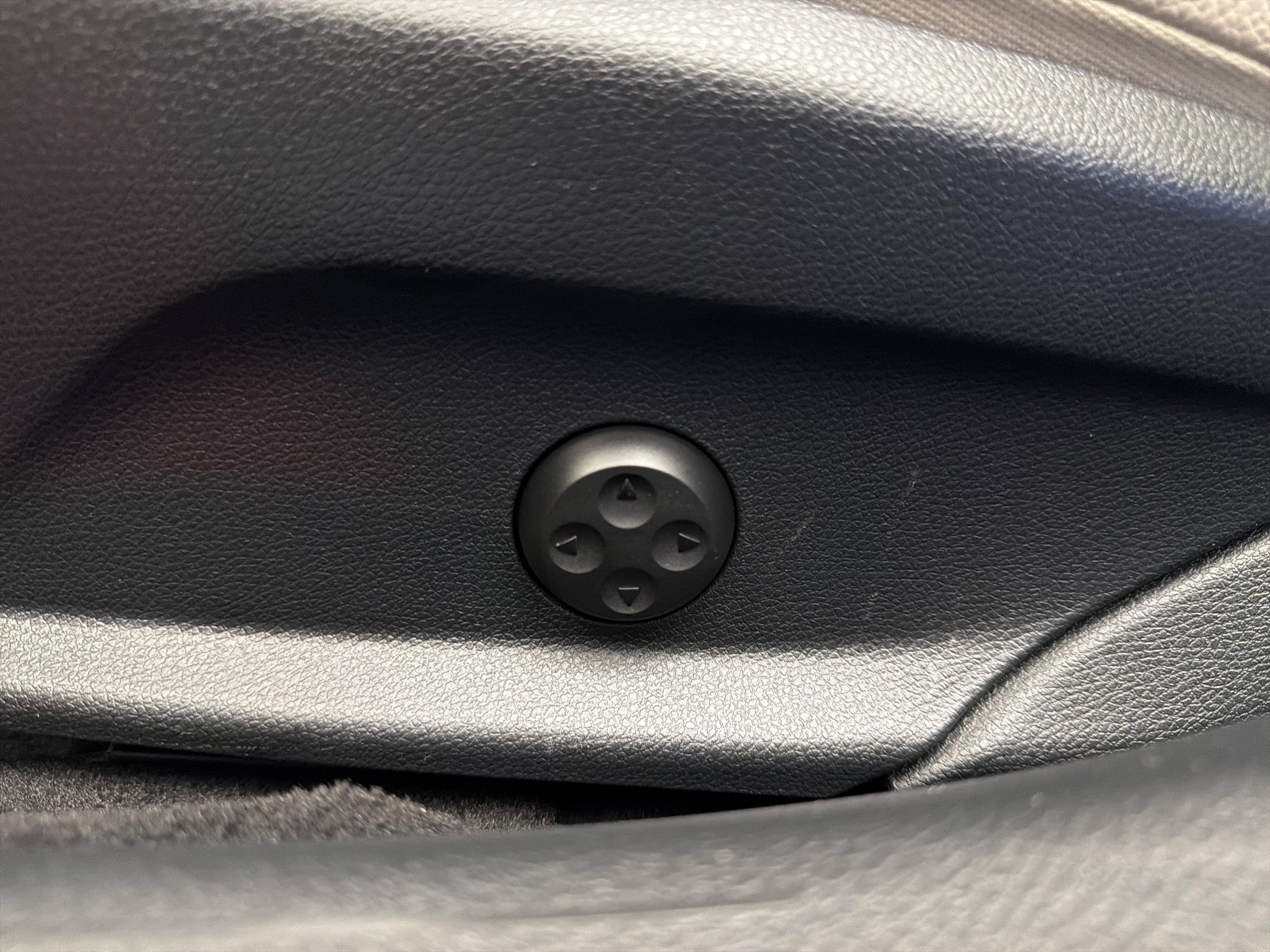 Used 2020 Mercedes-Benz C 300 4MATIC Sedan image 12