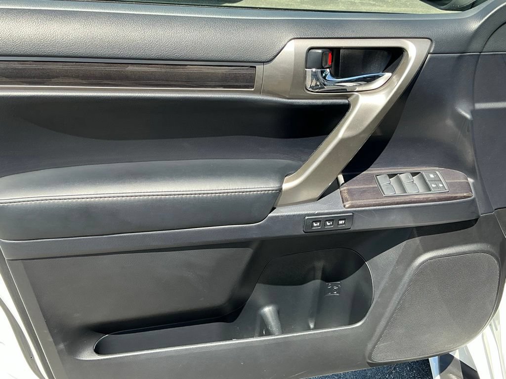 Used 2020 Lexus GX 460 Luxury w/ Accessory Package AWD/4WD image 10