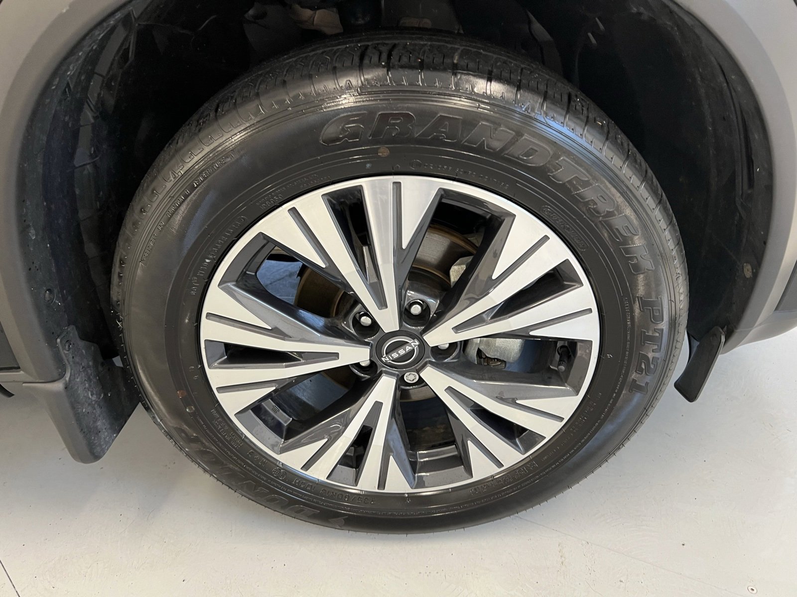 Used 2023 Nissan Rogue SV image 47