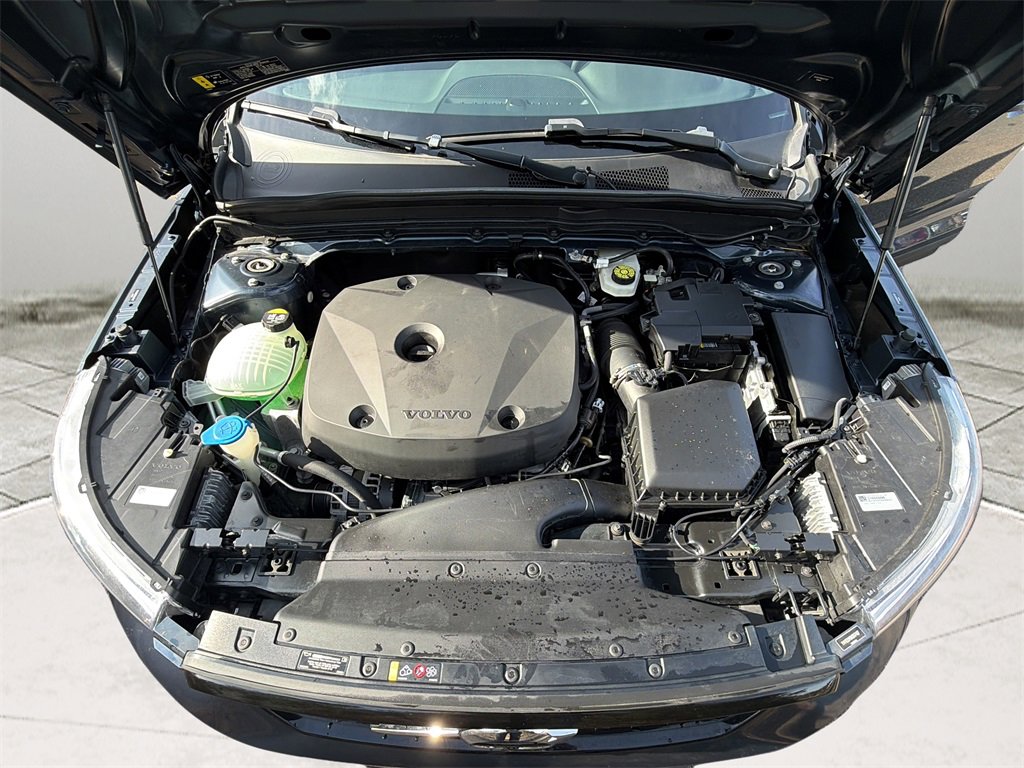 Used 2022 Volvo XC40 T5 R-Design w/ Advanced Package image 36