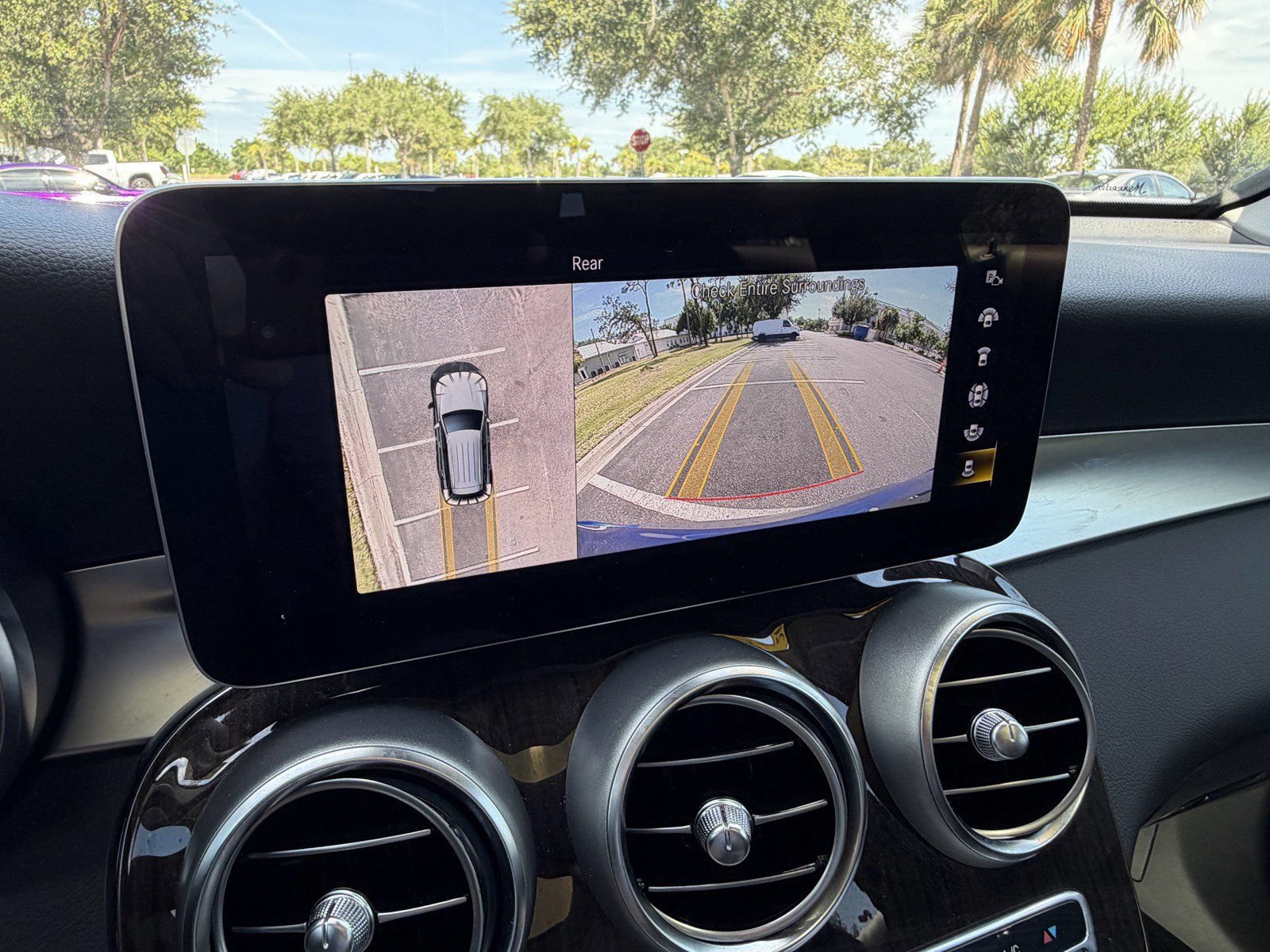 Used 2022 Mercedes-Benz GLC 300 4MATIC image 25