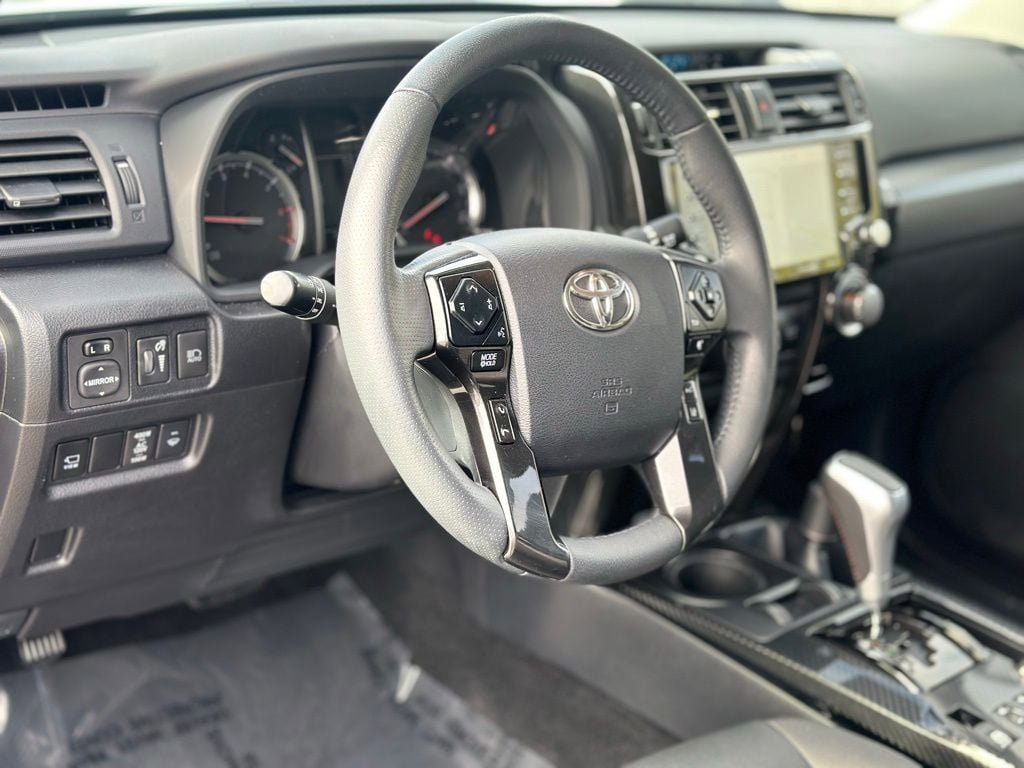 Used 2022 Toyota 4Runner TRD Off-Road Premium AWD/4WD image 12