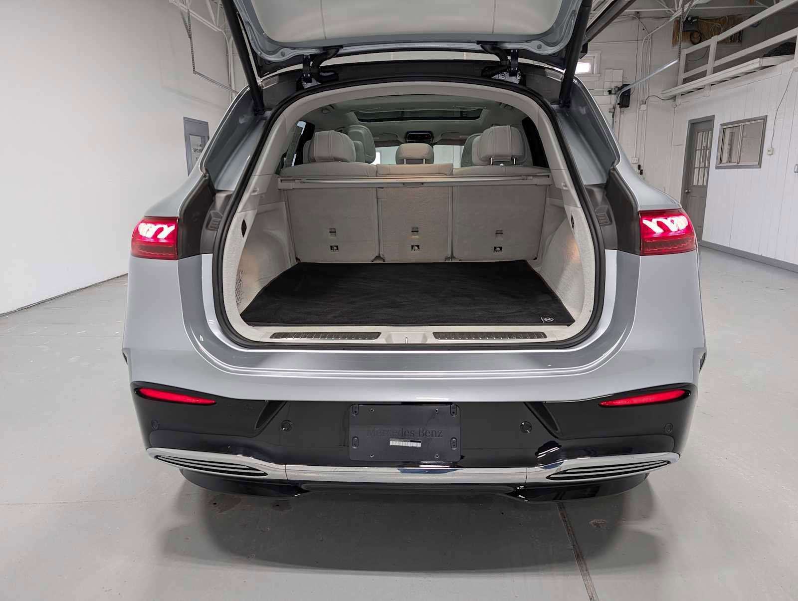 Certified 2023 Mercedes-Benz EQS 580 4MATIC SUV image 36