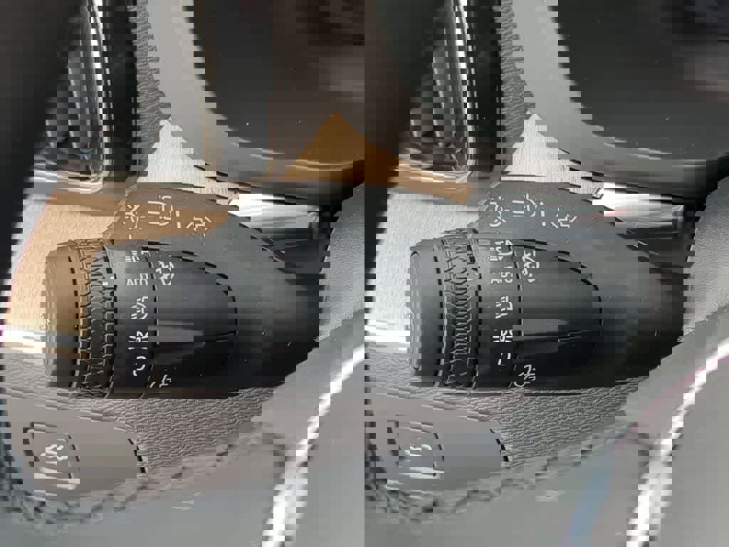 New 2026 Volvo XC60 B5 Plus w/ Protection Package Premier image 25