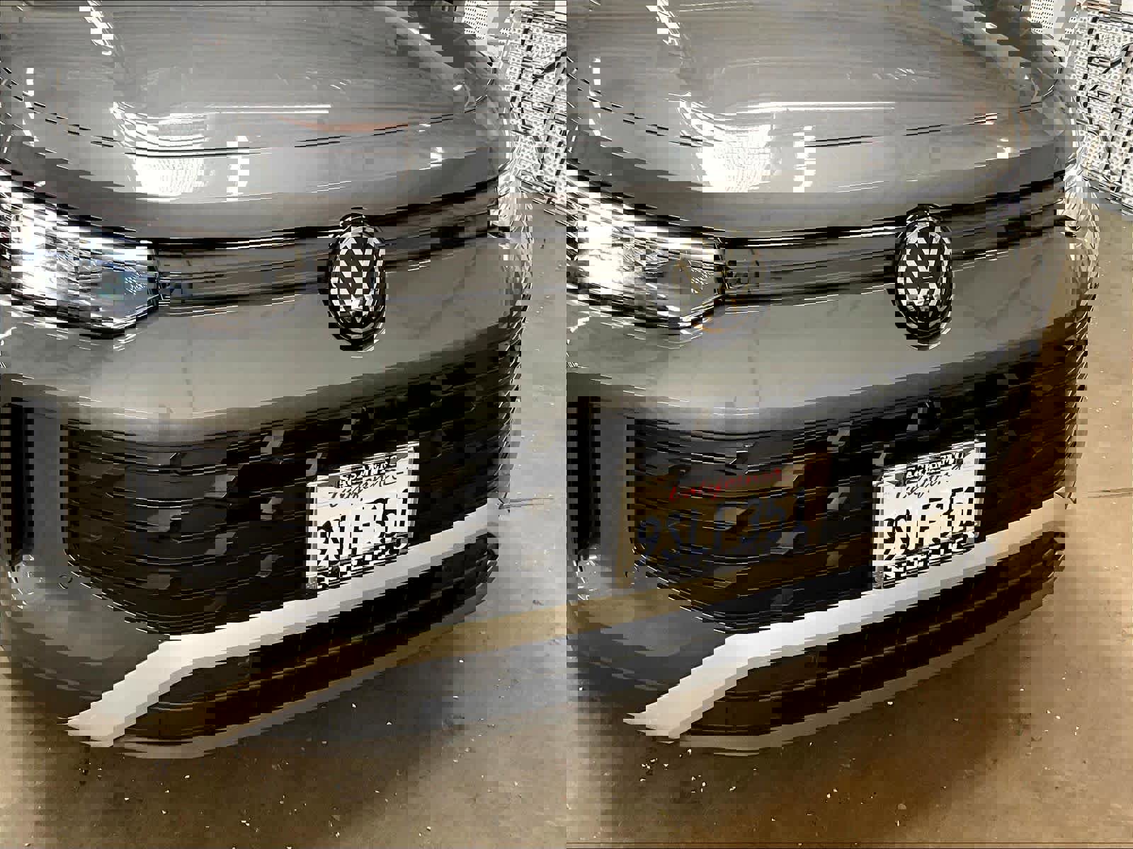 Used 2025 Volkswagen Tiguan SE w/ Panoramic Sunroof Package image 32