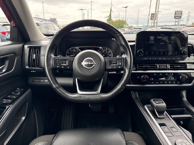 Used 2023 Nissan Pathfinder SL AWD/4WD image 18