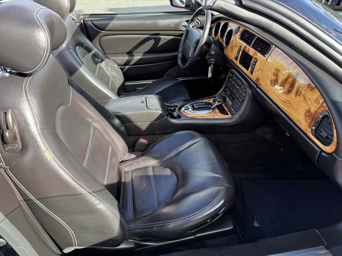 Used 2006 Jaguar XK8 Convertible image 20