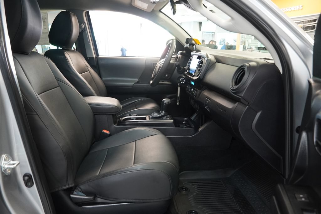 Used 2023 Toyota Tacoma SR AWD/4WD image 34