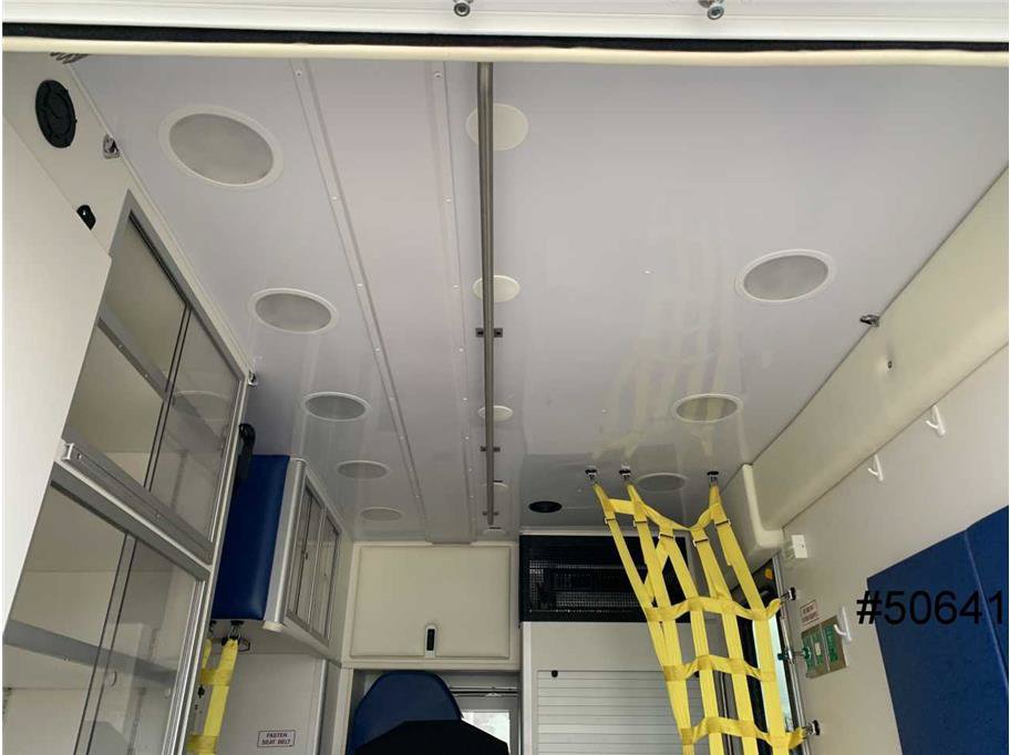 Used 2014 Chevrolet Express 4500 w/ Ambulance Package RWD image 10