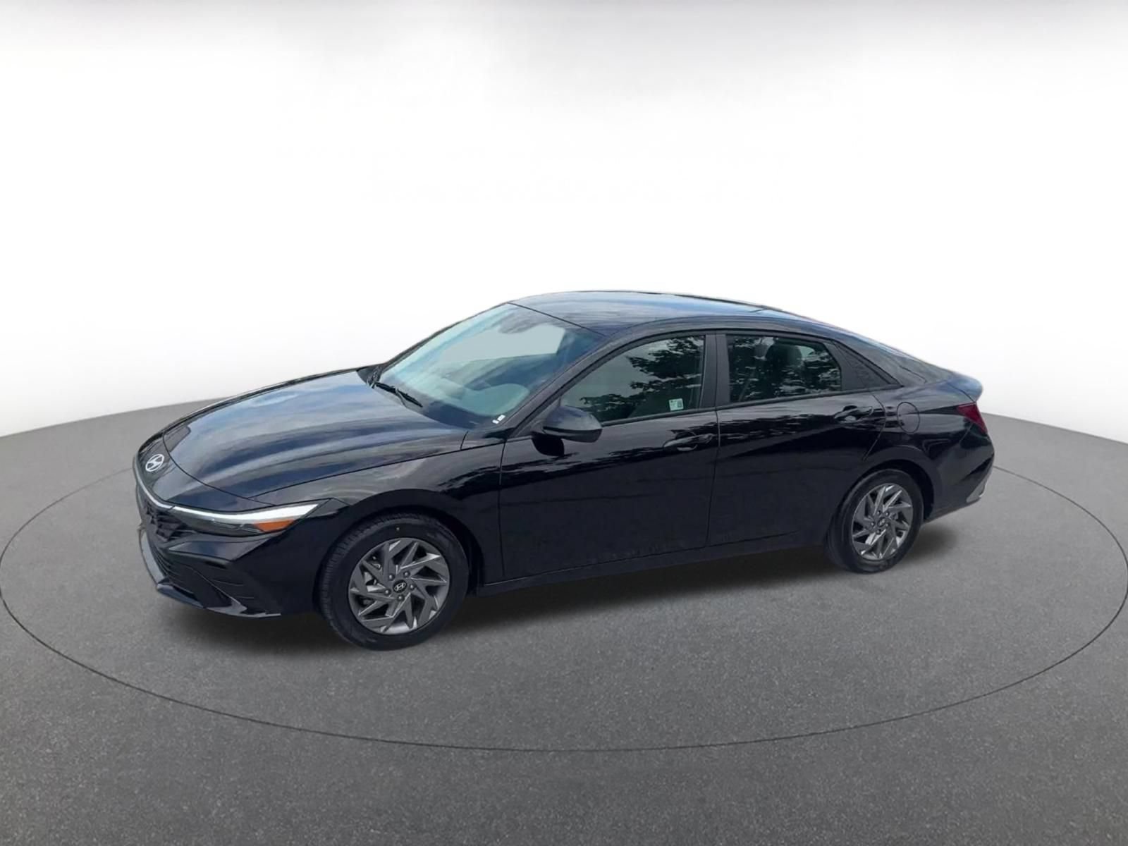 Used 2026 Hyundai Elantra Hybrid FWD image 7