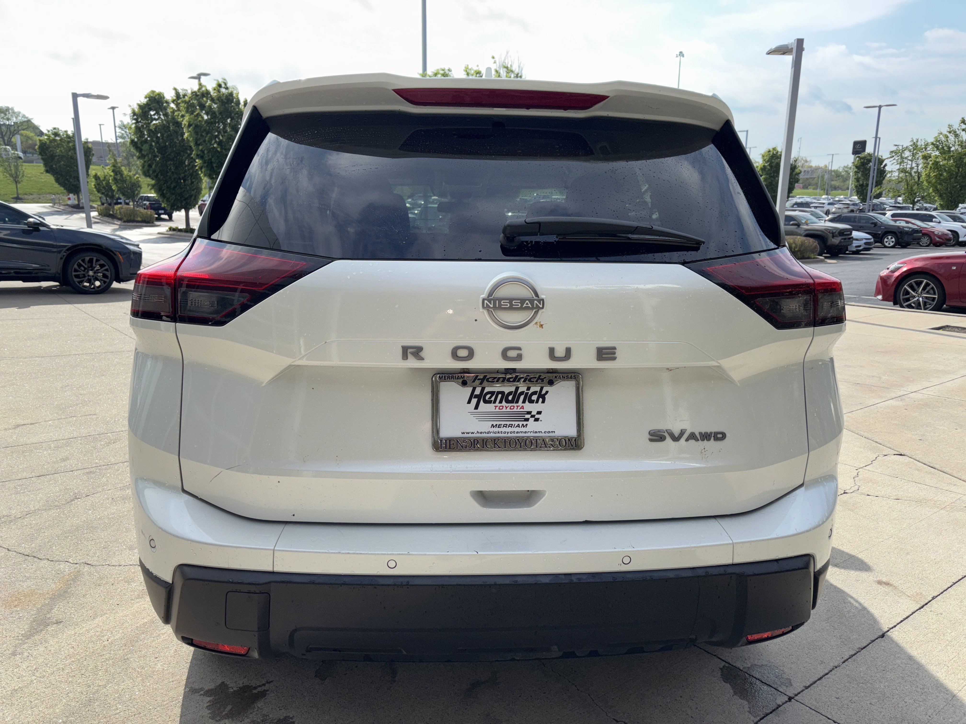 Used 2024 Nissan Rogue SV AWD/4WD image 8