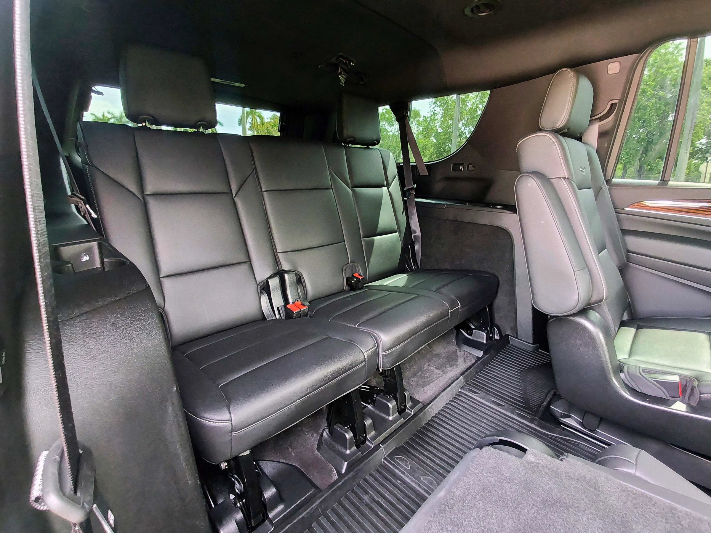 Used 2023 Cadillac Escalade ESV Luxury AWD/4WD image 17