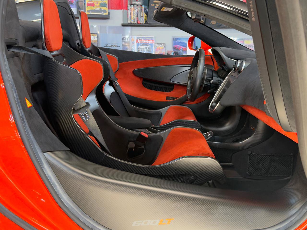 Used 2020 McLaren 600LT Spider RWD image 24