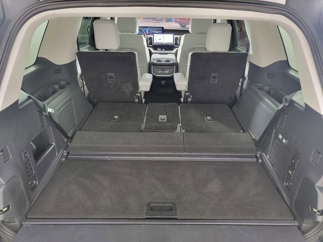 Used 2025 Ford Expedition Platinum AWD/4WD image 16