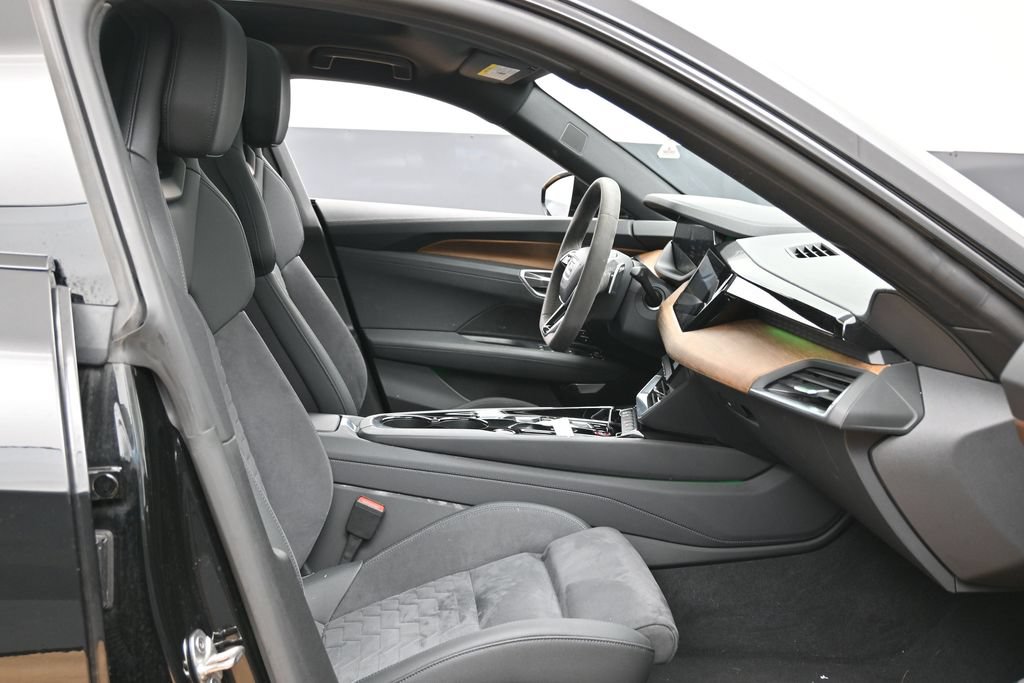 Used 2024 Audi e-tron GT Premium Plus AWD/4WD image 31