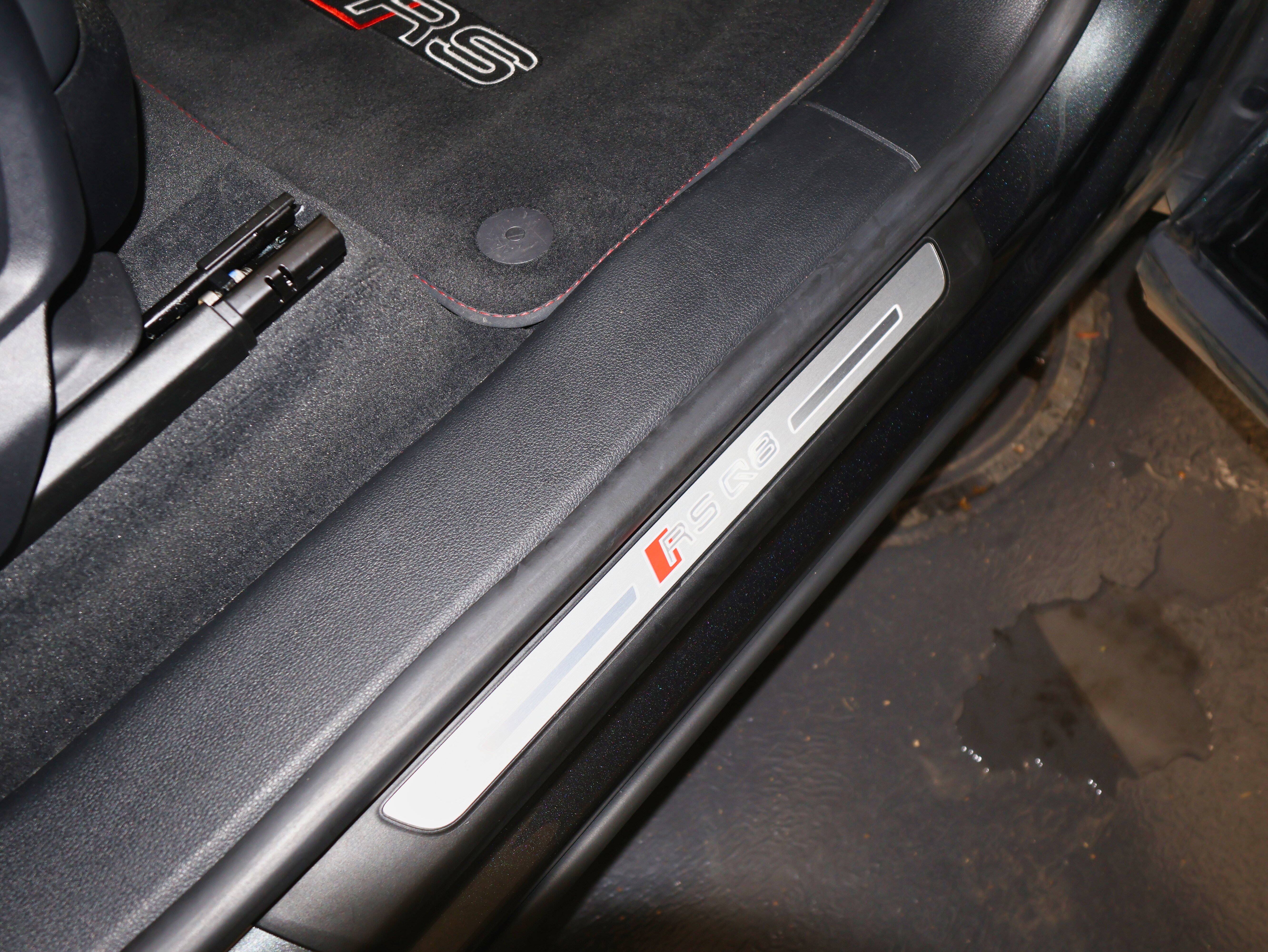 Used 2022 Audi RS Q8 w/ Black Optic Package image 53