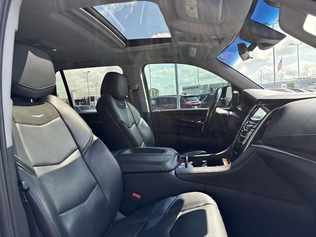 Used 2019 Cadillac Escalade Luxury AWD/4WD image 17
