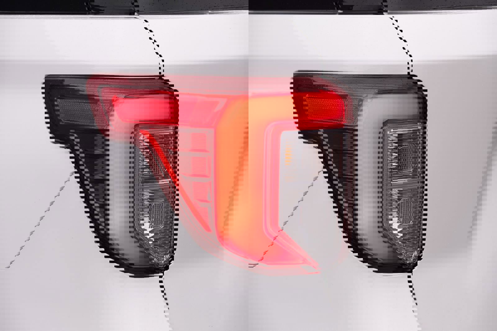 Used 2020 Ford Explorer XLT w/ Equipment Group 202A image 28