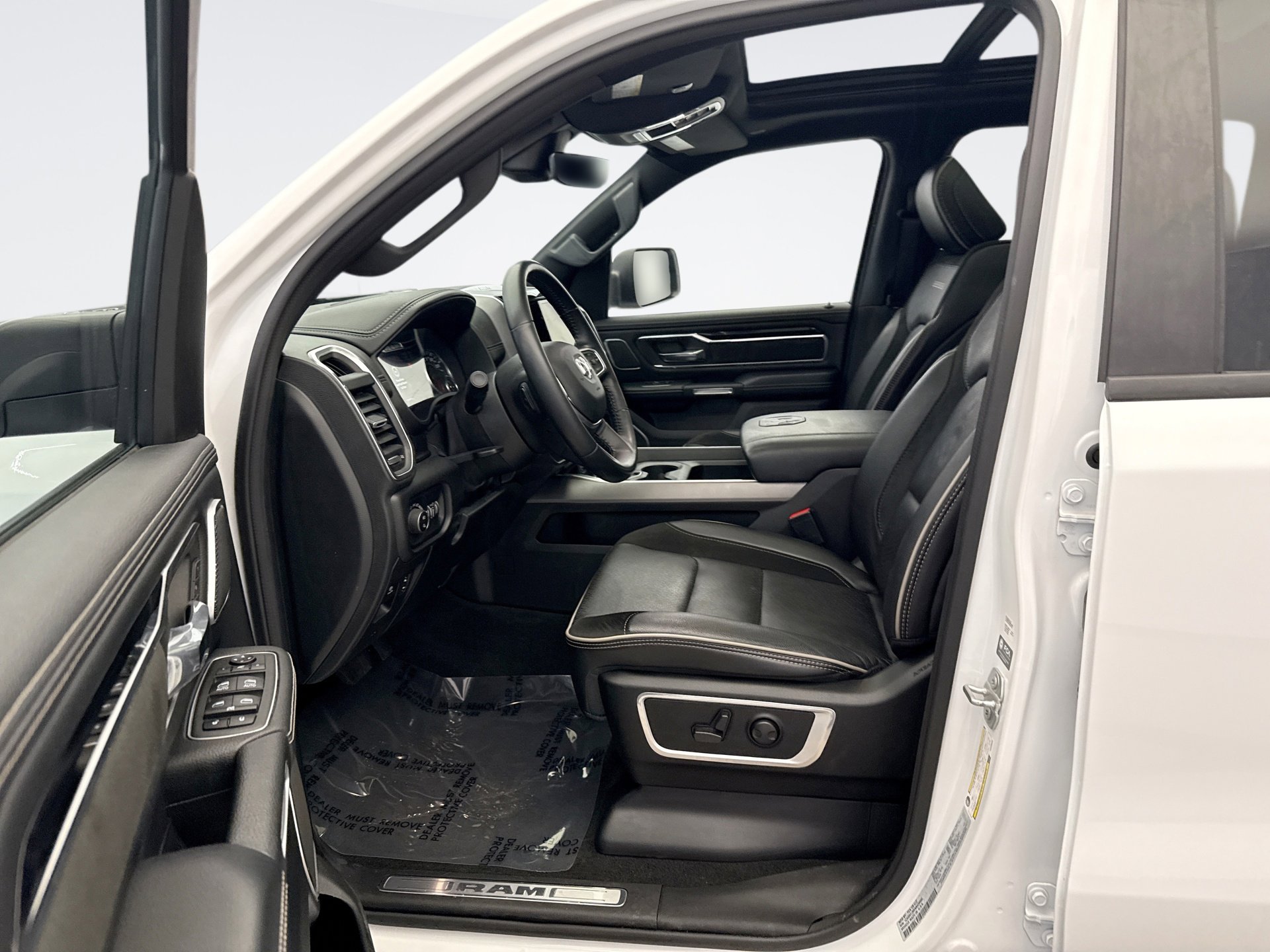 Used 2022 RAM 1500 Laramie AWD/4WD image 10