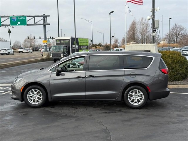 Used 2023 Chrysler Voyager LX video 2