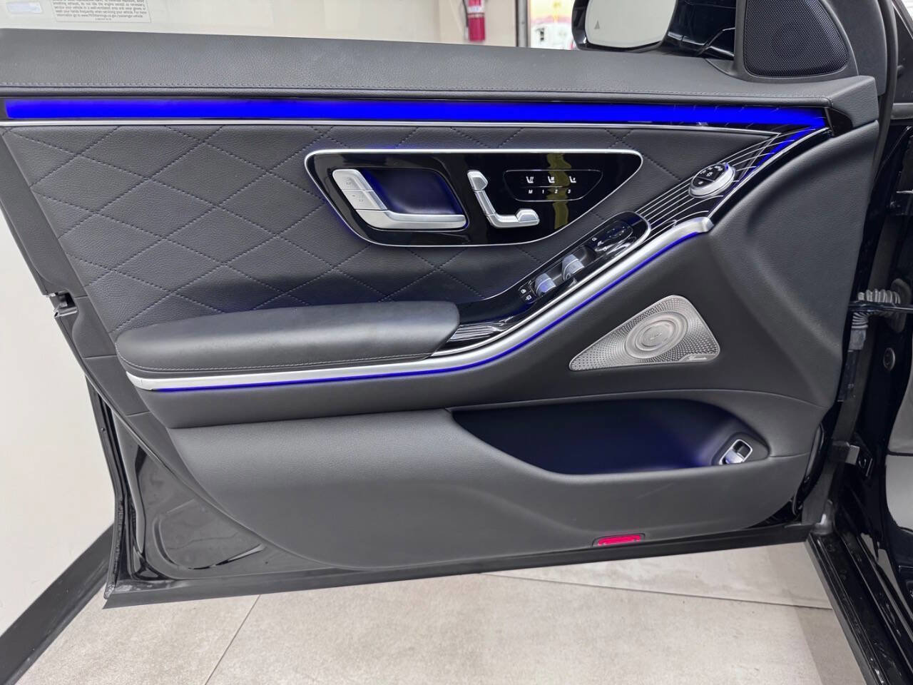 Used 2023 Mercedes-Benz S 580e 4MATIC Sedan w/ Warmth & Comfort Package image 17