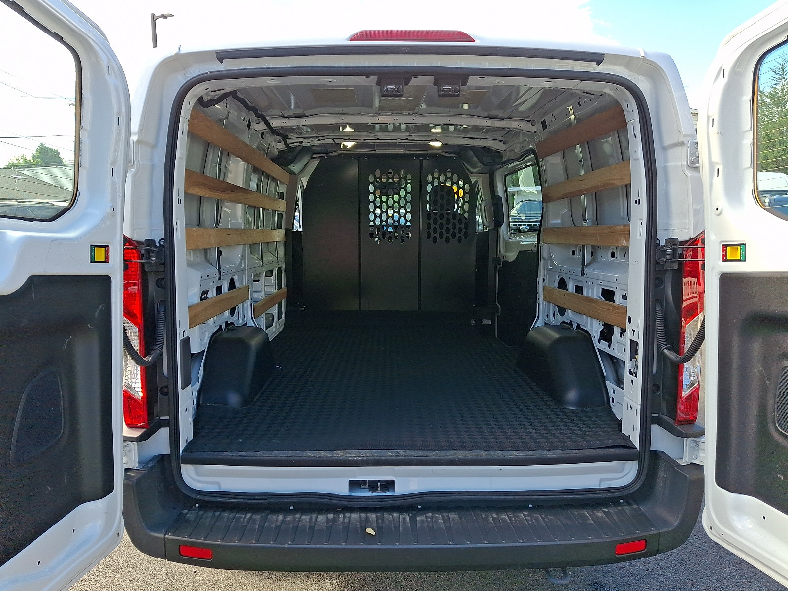 Certified 2025 Ford Transit 250 Low Roof RWD image 27