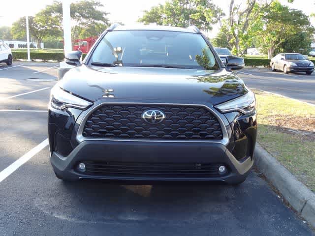 Used 2025 Toyota Corolla Cross XLE FWD image 3