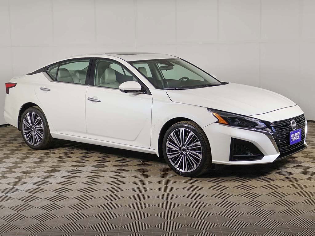 Used 2024 Nissan Altima 2.5 SL image 2