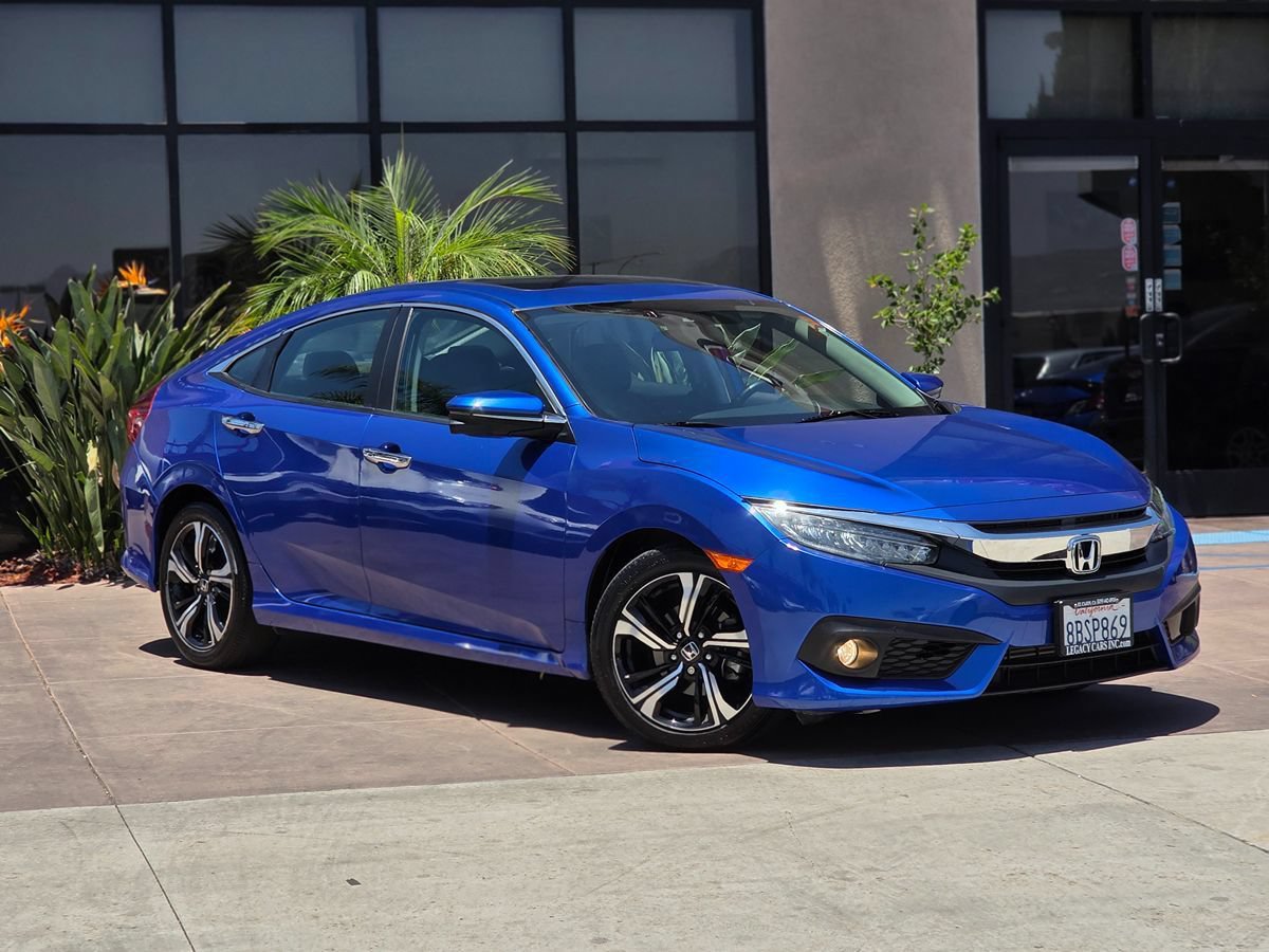 Used 2018 Honda Civic Touring image 3