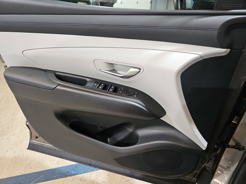 New 2026 Hyundai Tucson Blue SE image 25