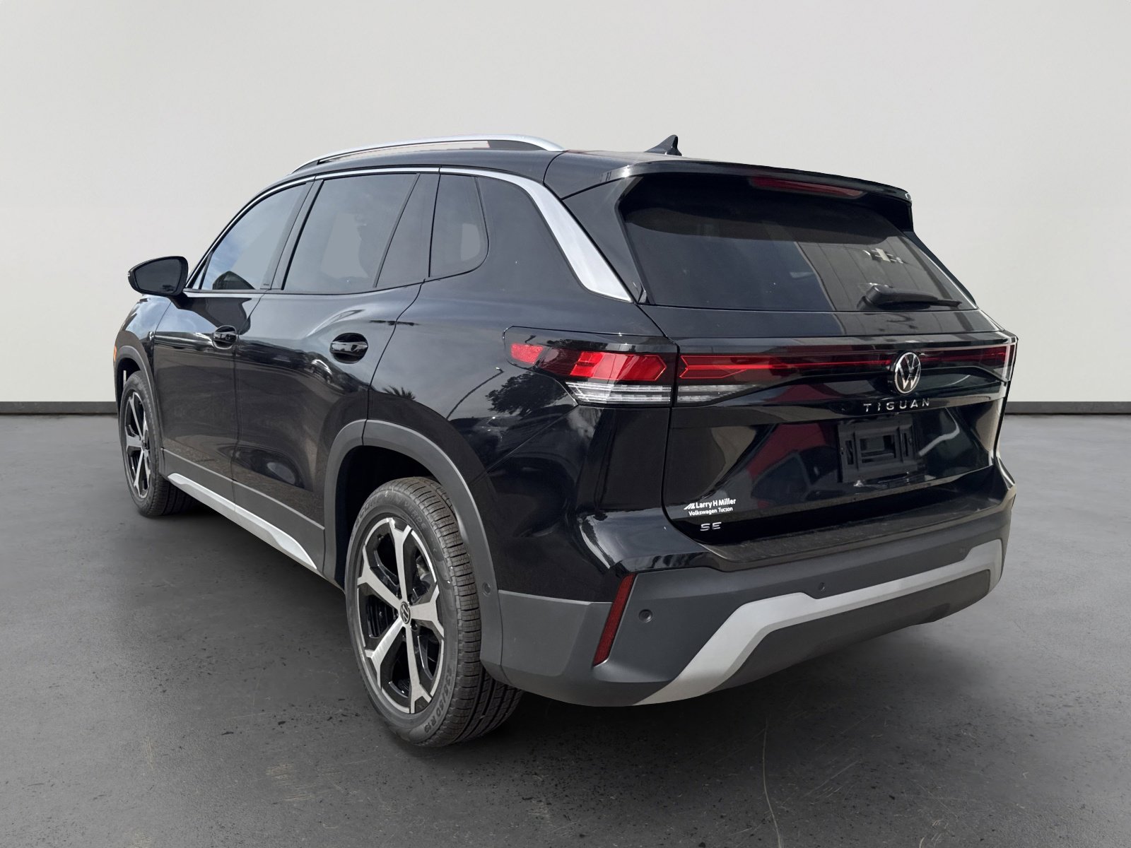 New 2026 Volkswagen Tiguan SE image 7