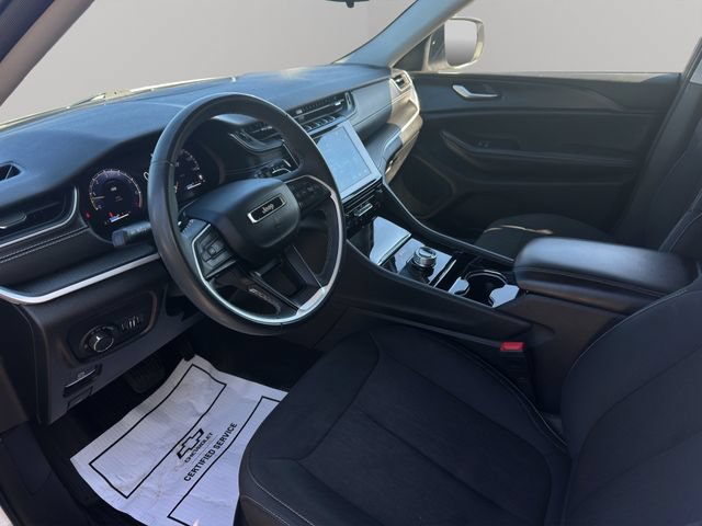 Used 2023 Jeep Grand Cherokee Laredo AWD/4WD image 11