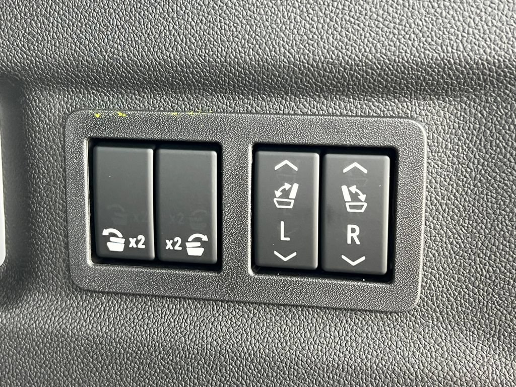 New 2026 GMC Yukon XL AT4 Ultimate AWD/4WD image 39